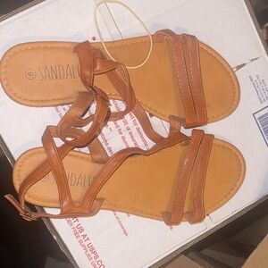 📌 Sandalup Strappy Flat Sandals – Tan – Women’s Size